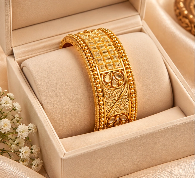 Royal Bangle 008 view 4